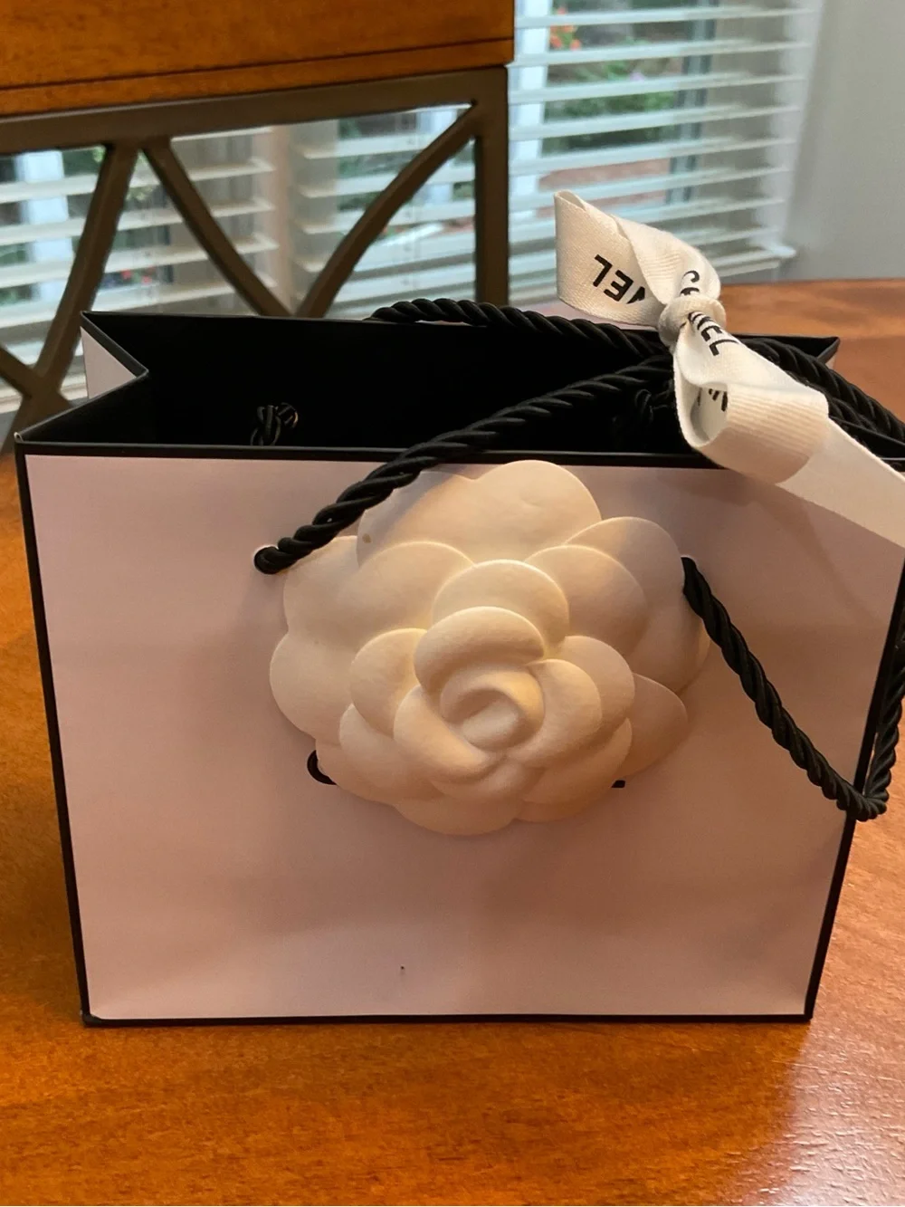 CHANEL Gift bag w/Camilla flower and ribbon AUTHENTIC NEW